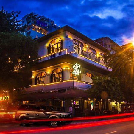 Adore Riverside Hotel Phnom Penh Exterior foto